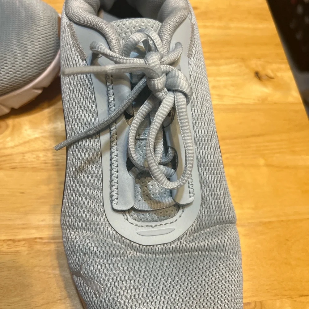 PUMA PUMALITE Women’s Sneakers – Size 8 – Light Gray/White Running Shoes